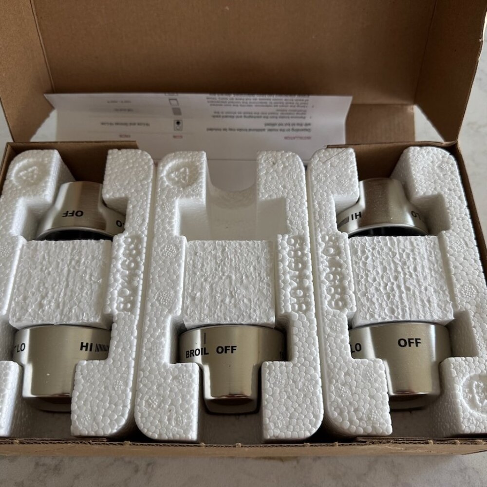 NWT Wolf 822193 Stainless Steel Knob Kit for 30" Gas Range